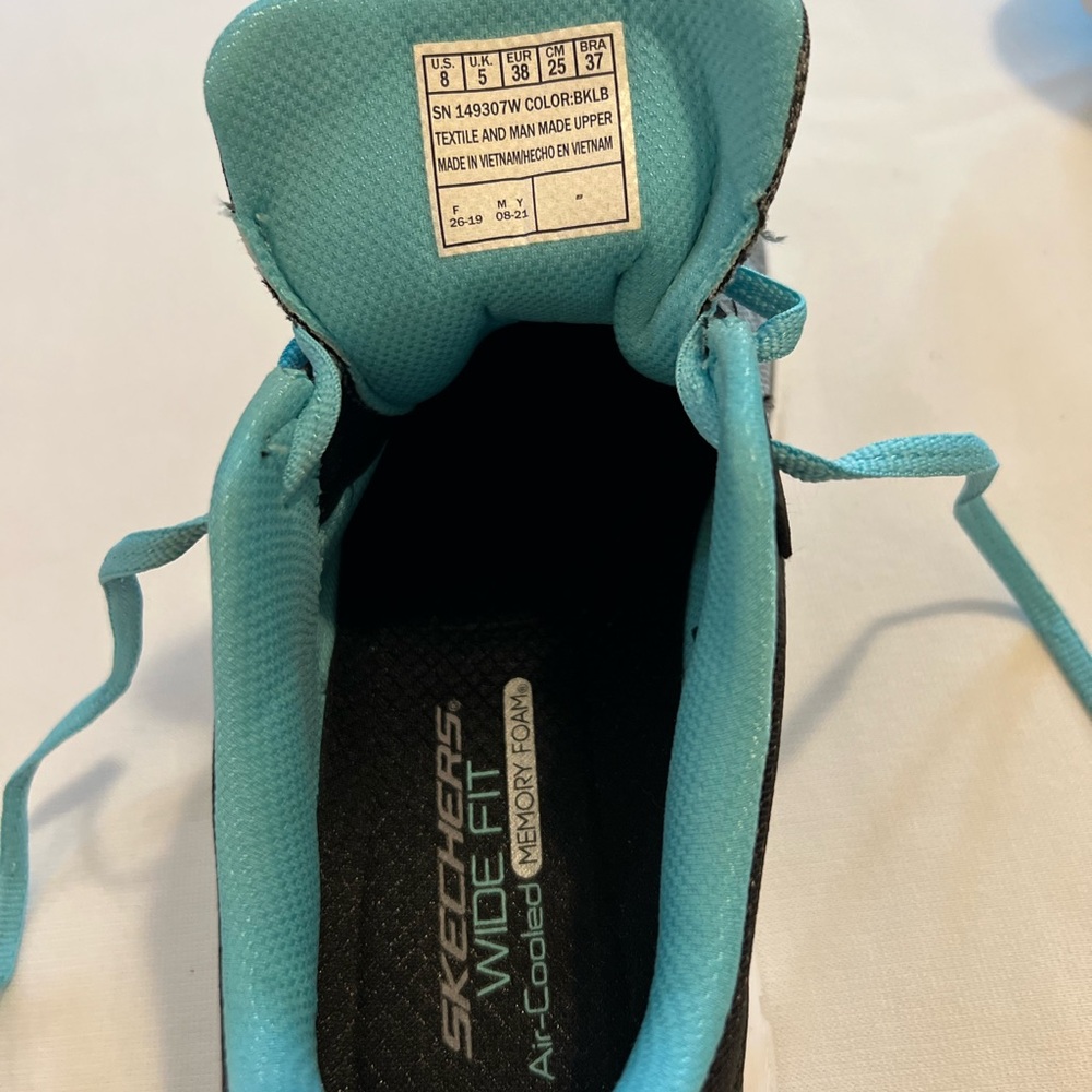 NWOB SKECHERS Flex Appeal 4.0 Black Light
NWT
Blue Sneakers w Memory Foam size 8 - Picture 7 of 12